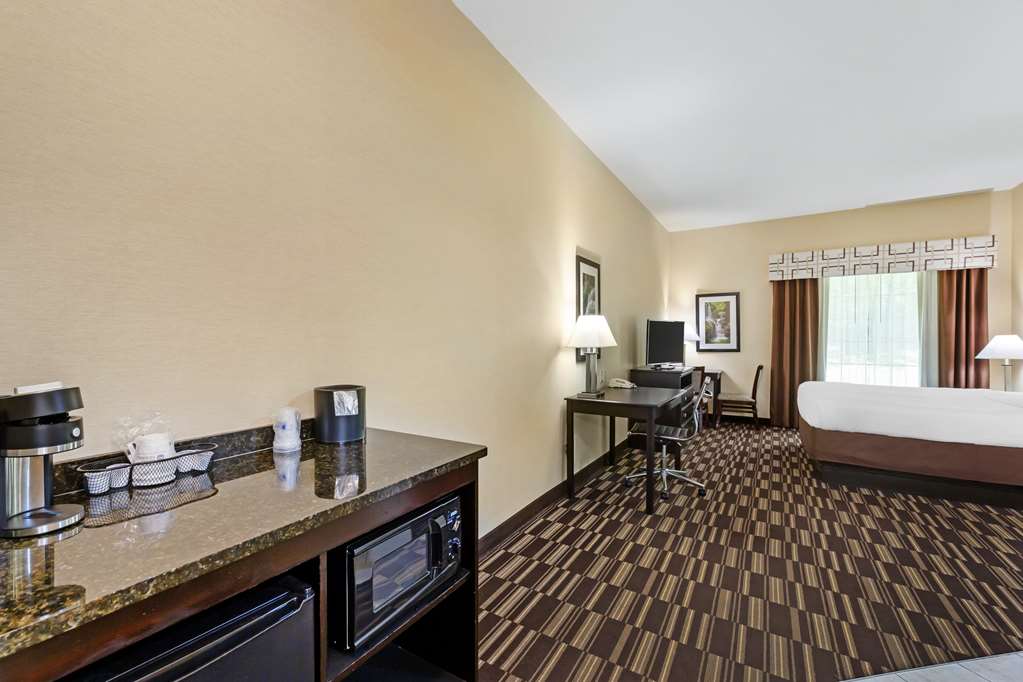 Best Western Plus Victor Inn & Suites - photo 19
