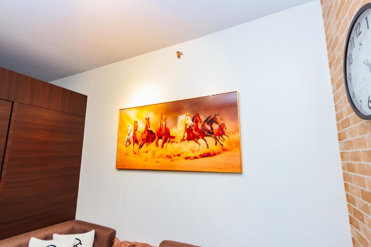 Serene City Stay Trendy Cozy Makati Condo Fun Swim Gym Netflix 4047 — 4-Star Luxury Hotel in Manila, Philippines