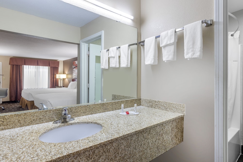 Days Inn by Wyndham St. Robert Waynesville Ft. Leonard Wood - photo 19