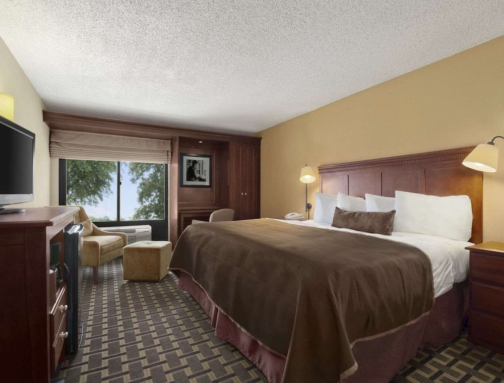Baymont by Wyndham Lewisville - photo 11