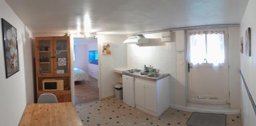 Studio Independant Avec Jardin in Tours, France