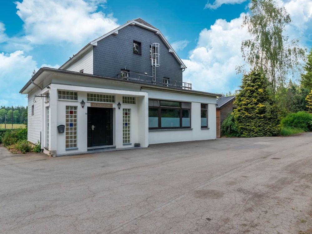 Mansion With Pool & Bar — hotel in Bullange