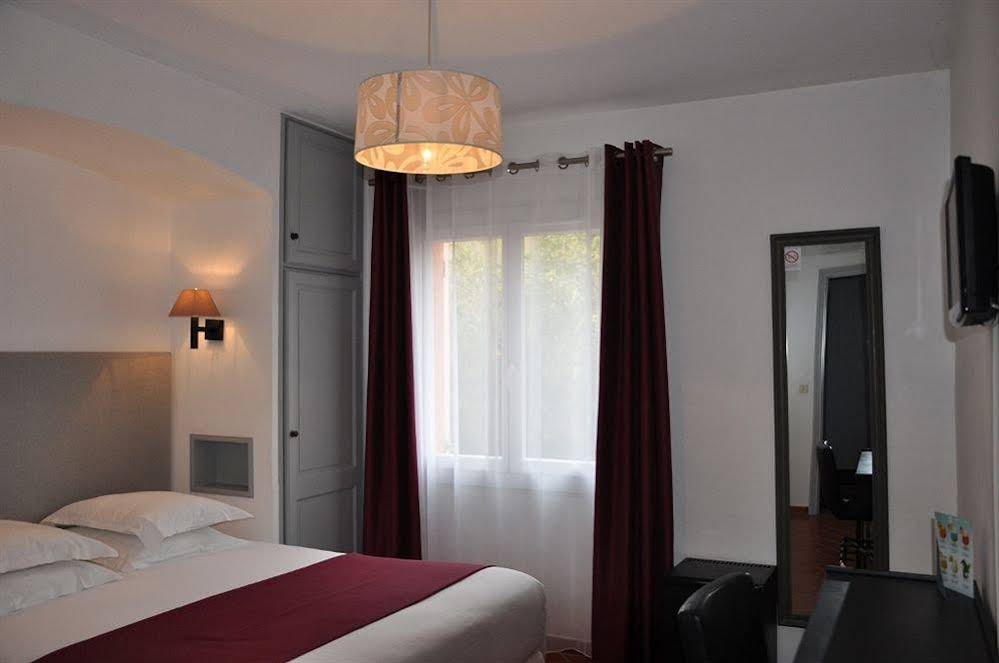 HÔtel De La Vierge Noire