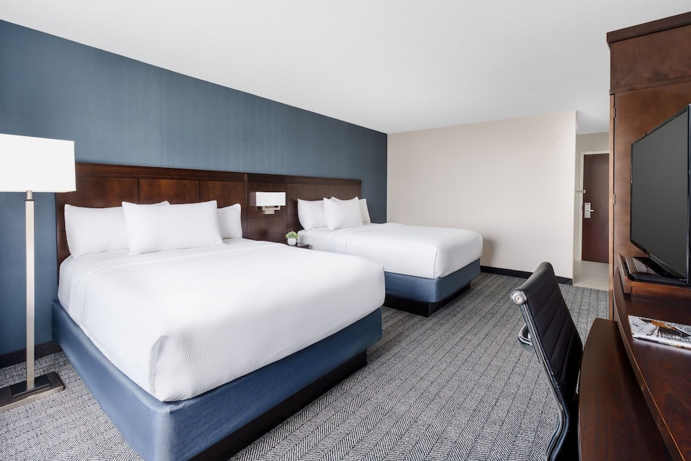 Courtyard by Marriott Manchester Boston Regional Airport - photo 13