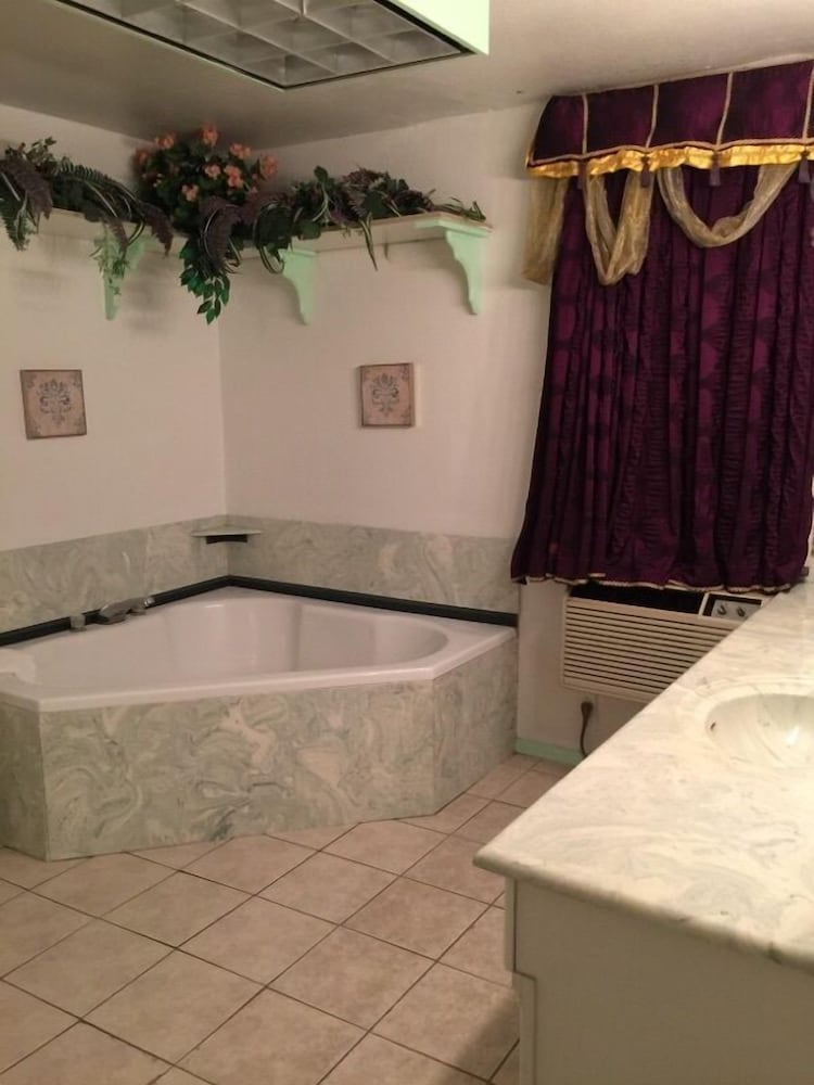 Ranch House Inn and Suites - photo 36