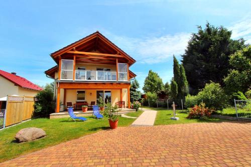 Haus Mueritzbrise _ Eg_Fewo — 4-Star Luxury Hotel in Klink, Germany