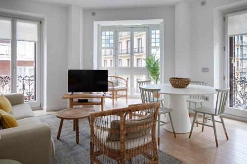 Easo Suite 2B by FeelFree Rentals — 4-Star Luxury Hotel in San Sebastian, Spain