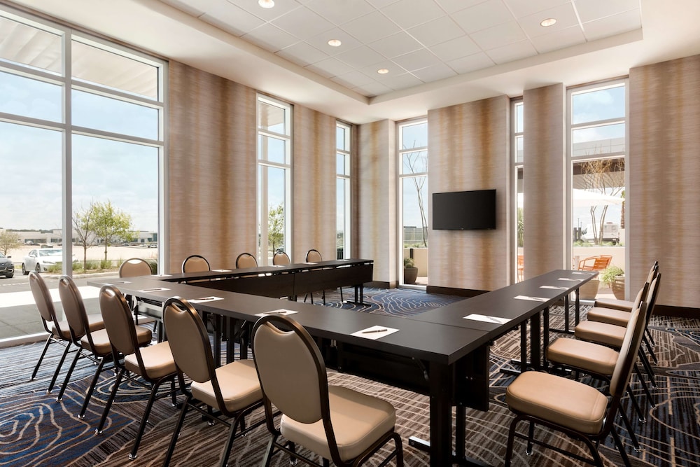 Embassy Suites by Hilton San Antonio Landmark - photo 36