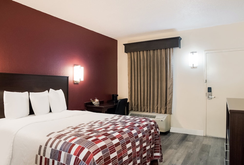 Red Roof Inn Tupelo - photo 18