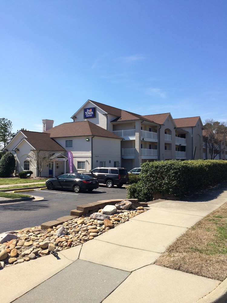 InTown Suites Extended Stay Raleigh NC Capital Blvd - photo 25