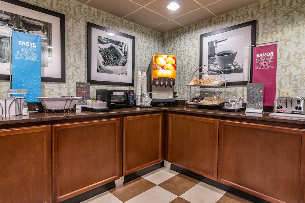 Hampton Inn Winchester University Mall Area - photo 29