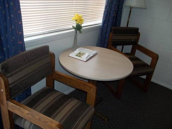 Royal Host Motel - photo 7