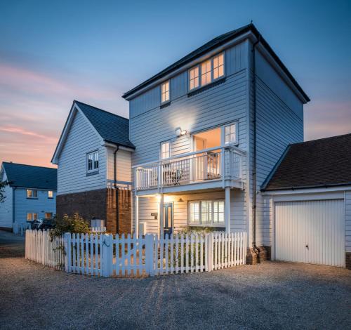 The Hide - carbon neutral hotel in Camber