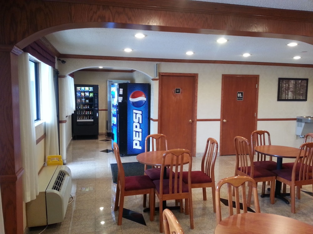 Days Inn & Suites by Wyndham Monroe - photo 14