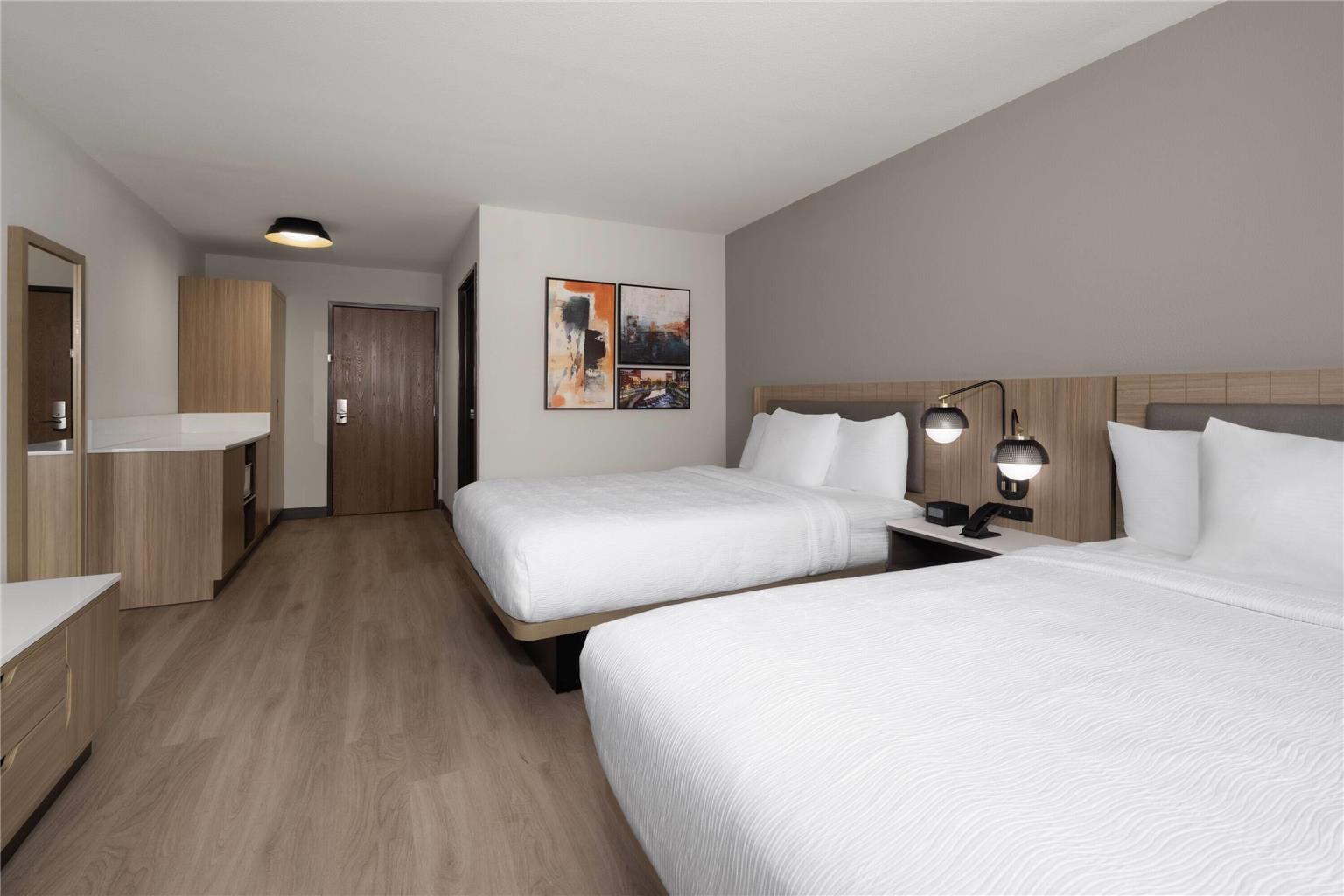La Quinta Inn & Suites by Wyndham Greenville Woodruff Rd. - photo 19