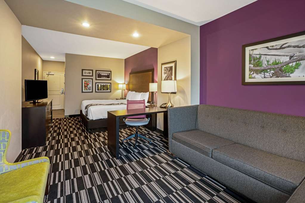 La Quinta Inn & Suites by Wyndham Tumwater Olympia - photo 28