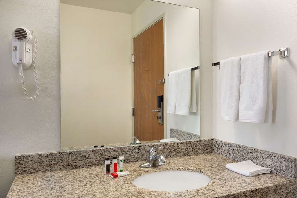 Travelodge by Wyndham Sharon Springs - photo 13