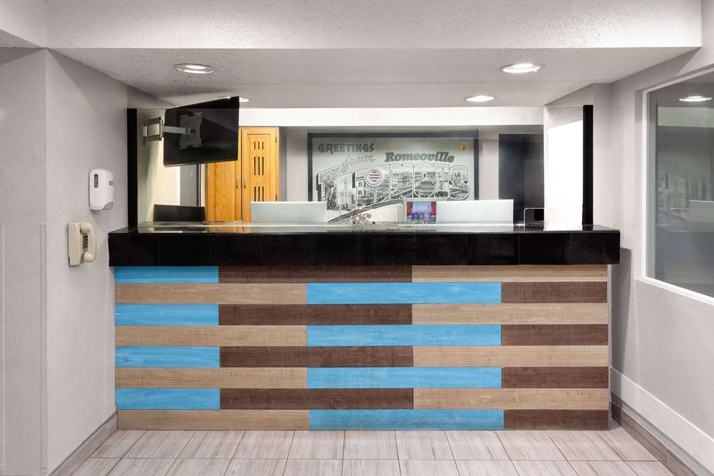 Super 8 by Wyndham Romeoville Bolingbrook - photo 6