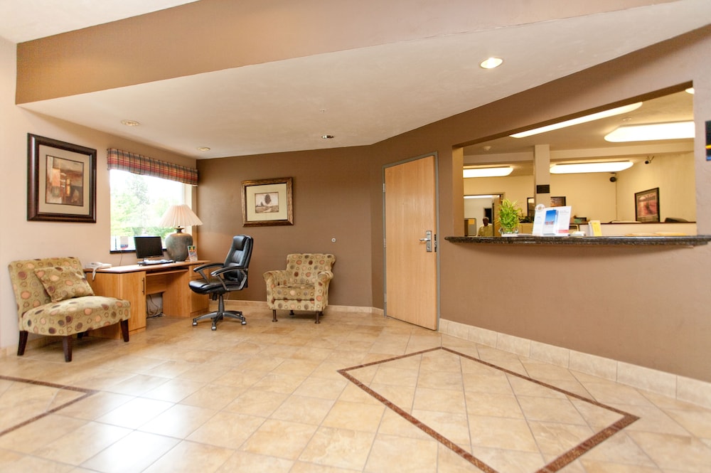 Super 8 by Wyndham Woodburn - photo 3
