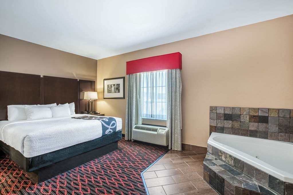 La Quinta Inn & Suites by Wyndham Conway - photo 24