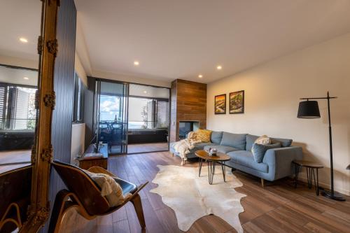 Luxury Hinterland Retreat Family Suite with Hinterland and Ocean Views — 4-Star Luxury Hotel in Montville, Australia
