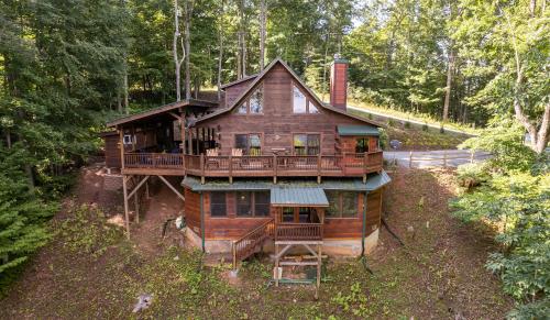 Heaven Sent Spacious Family Cabin on Lake Nantahala — 4-Star Luxury Hotel in Topton, United States
