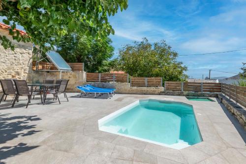Villa Emilia — 4-Star Luxury Hotel in Agia Varvara, Greece