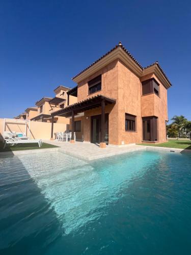 Villa Saona Golf — 4-Star Luxury Hotel in San Miguel De Abona, Spain