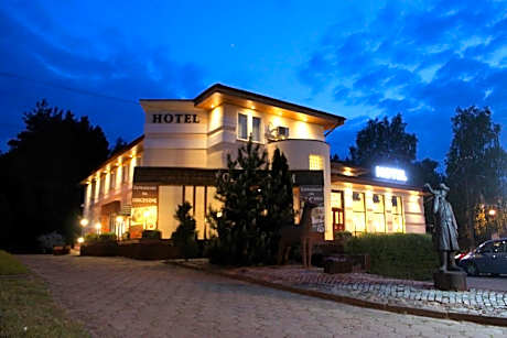 Hotel Pod Jeleniem — hotel in Tuchola
