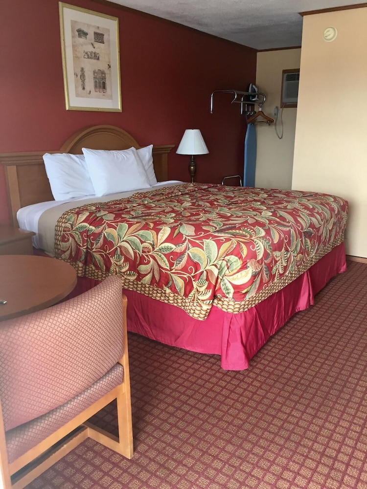 DeQueen Courtyard Inn - photo 15