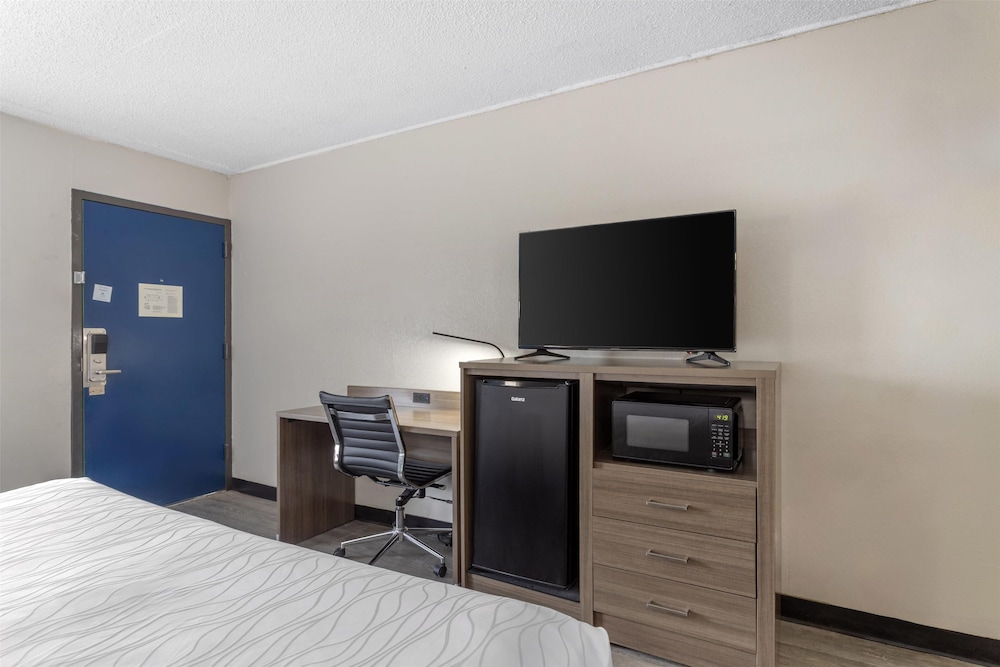 Days Inn by Wyndham Victoria TX East - photo 11