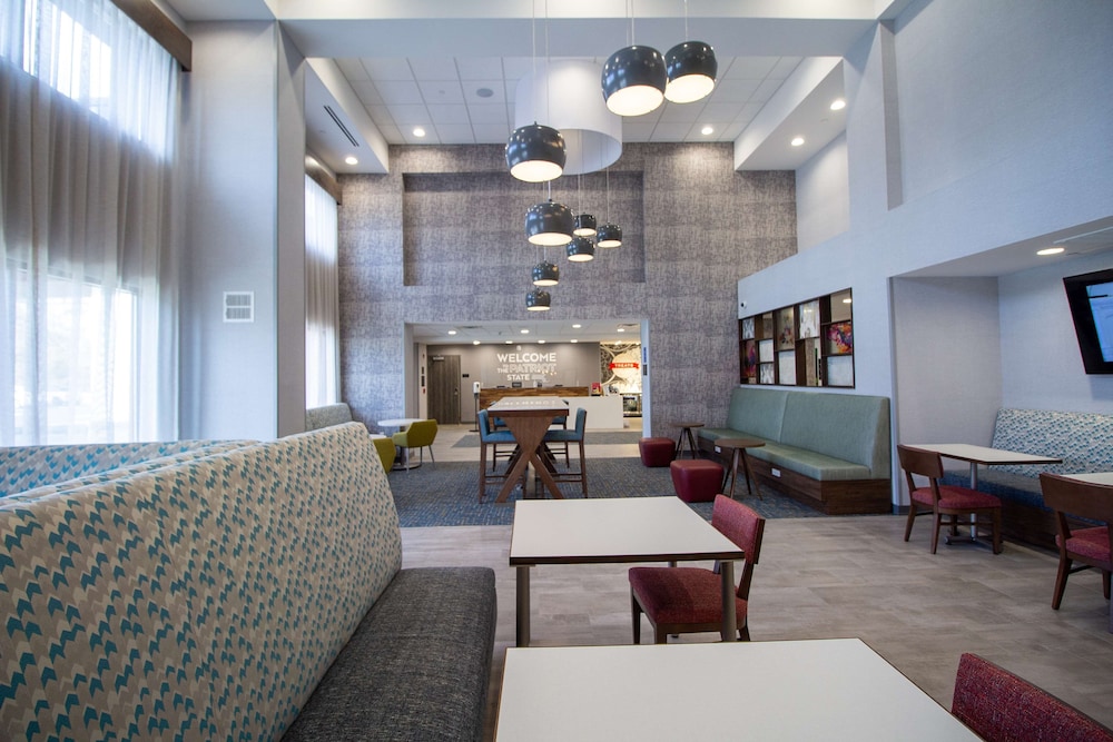 Hampton Inn & Suites North Attleboro - photo 29