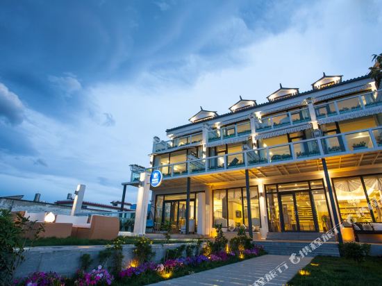 Yinhua Lake View Garden Hotel — 4-Star Luxury Hotel in Dali, People's Republic of China
