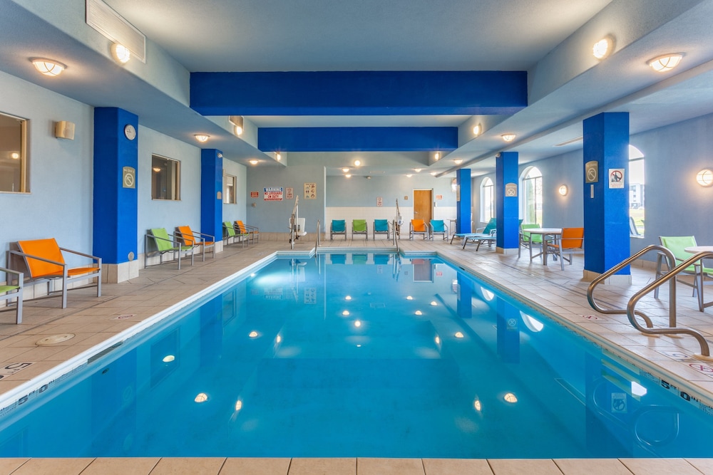 Holiday Inn Express Hotel & Suites Rockford Loves Park by IHG - photo 29