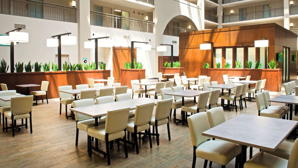 Embassy Suites by Hilton Cincinnati Northeast Blue Ash - photo 30