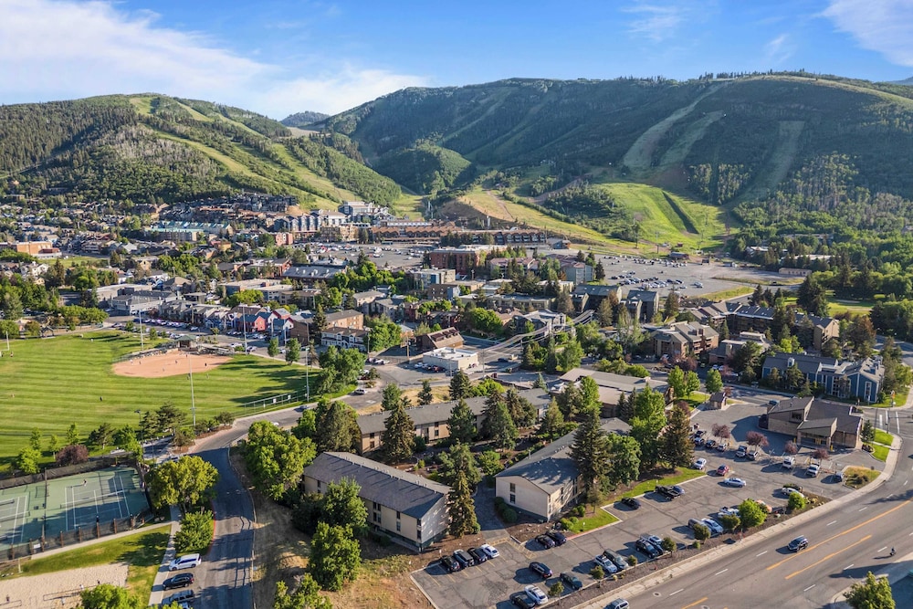 Alpine Ember by Avantstay Park City Retreat Near Main Street Dining & Deer Valley Slopes in Bridgeport, United States