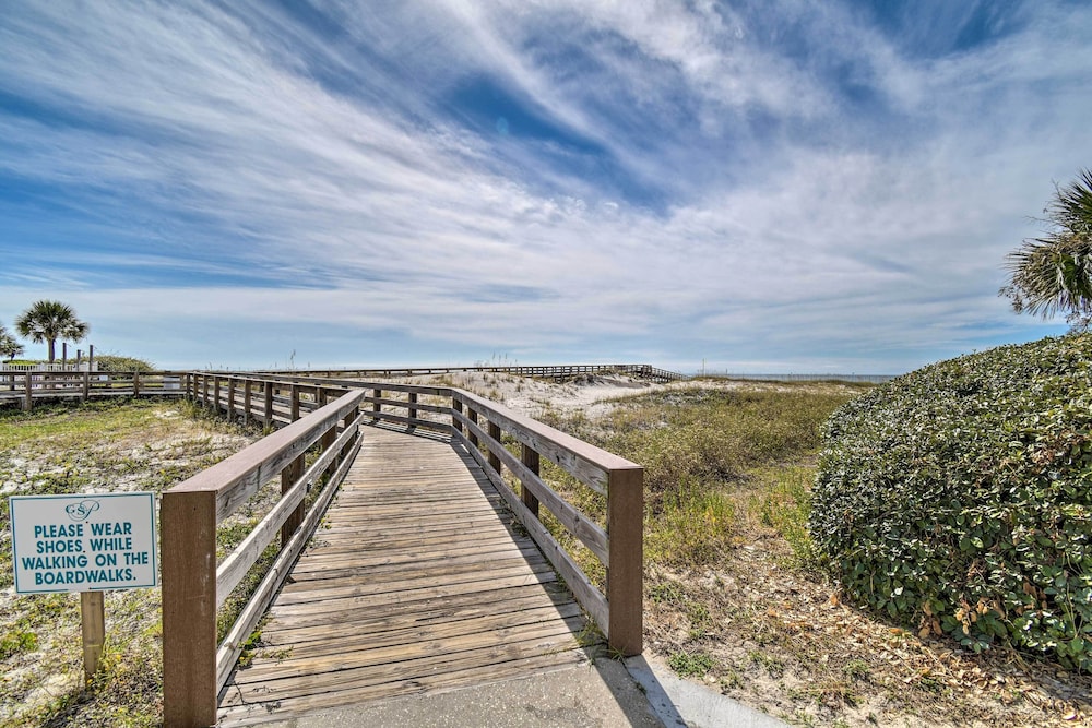 Resort Perks: Gulf Shores Beach inspired Condo - photo 17