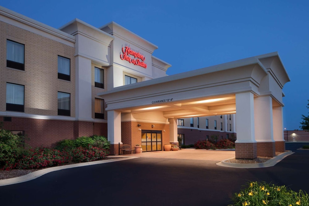 Hampton Inn & Suites Chicago St. Charles - carbon neutral hotel in Saint Charles
