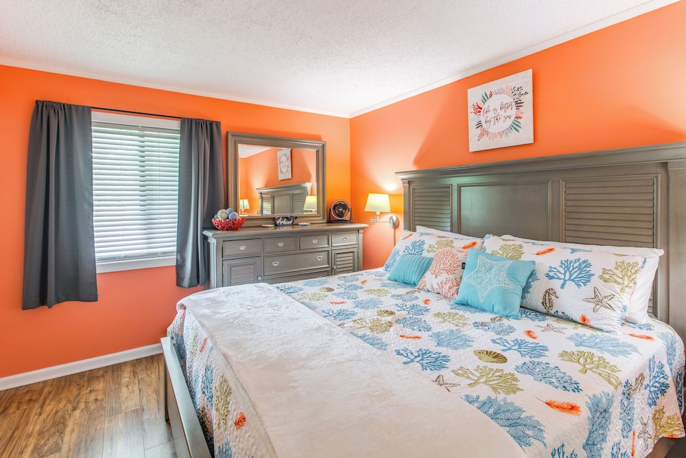 Walk to Beach and Barefoot Landing Resort Condo - photo 18