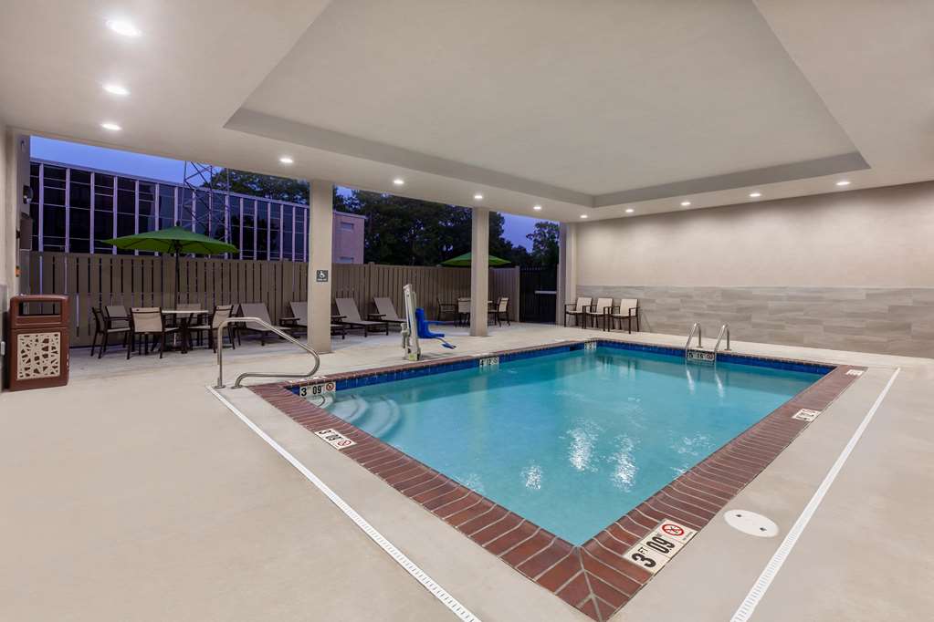 La Quinta Inn & Suites by Wyndham Lafayette Oil Center - photo 9