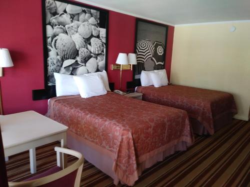 Royal Palace Inn & Suites - photo 2