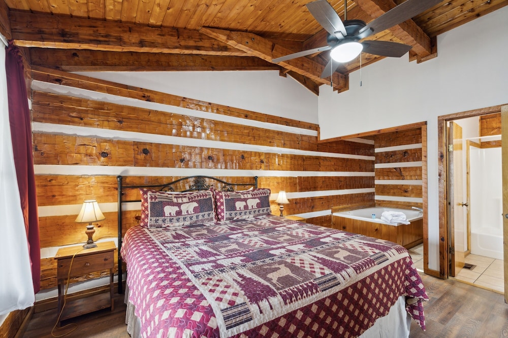 Together Always 1 Bedroom Cabin by Heavenly Views Resort - photo 4