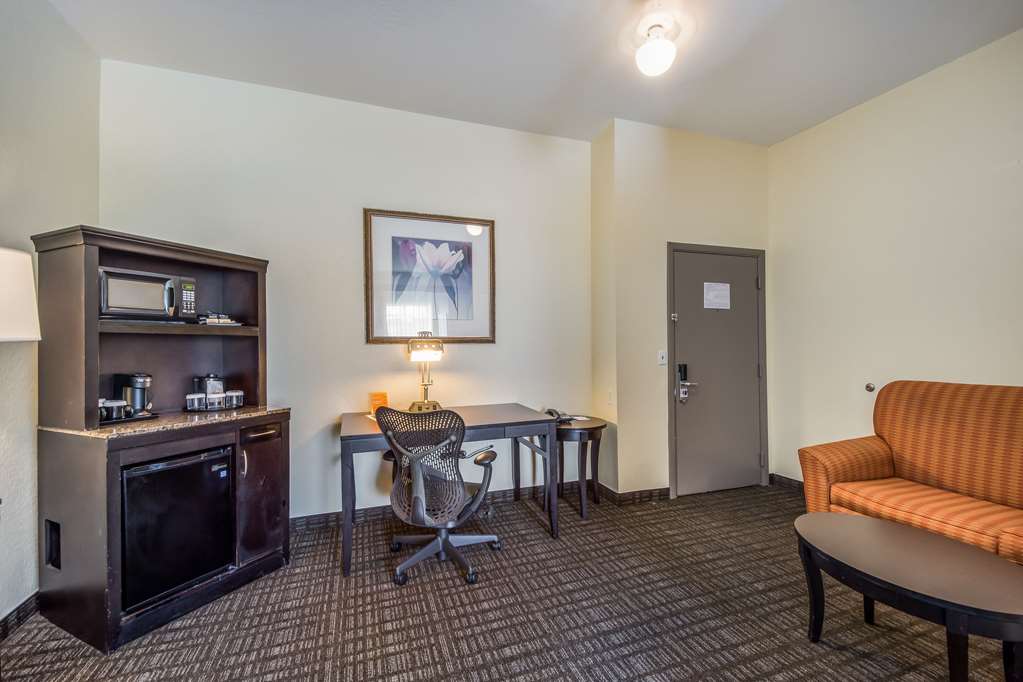 Clarion Inn & Suites Central Clearwater Beach - photo 41