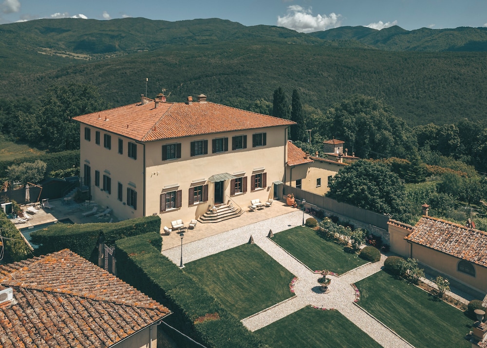 Villa Erbaia Relais de Charme — 4-Star Luxury Hotel in Barberino Di Mugello, Italy