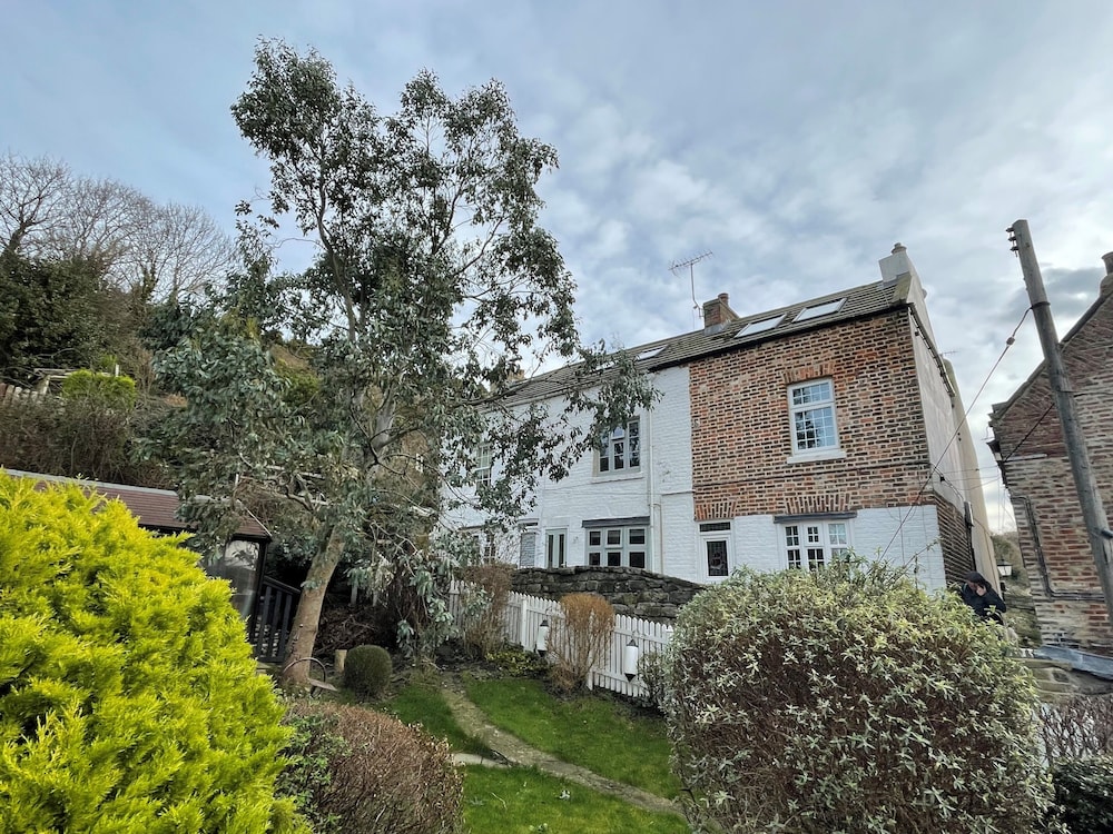 Demeter Cottage — 4-Star Luxury Hotel in Whitby, United Kingdom