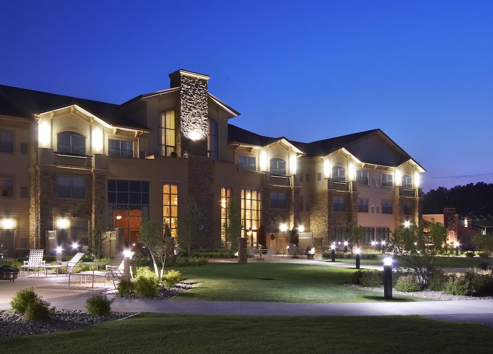 ClubHouse Hotel & Suites Fargo - photo 25