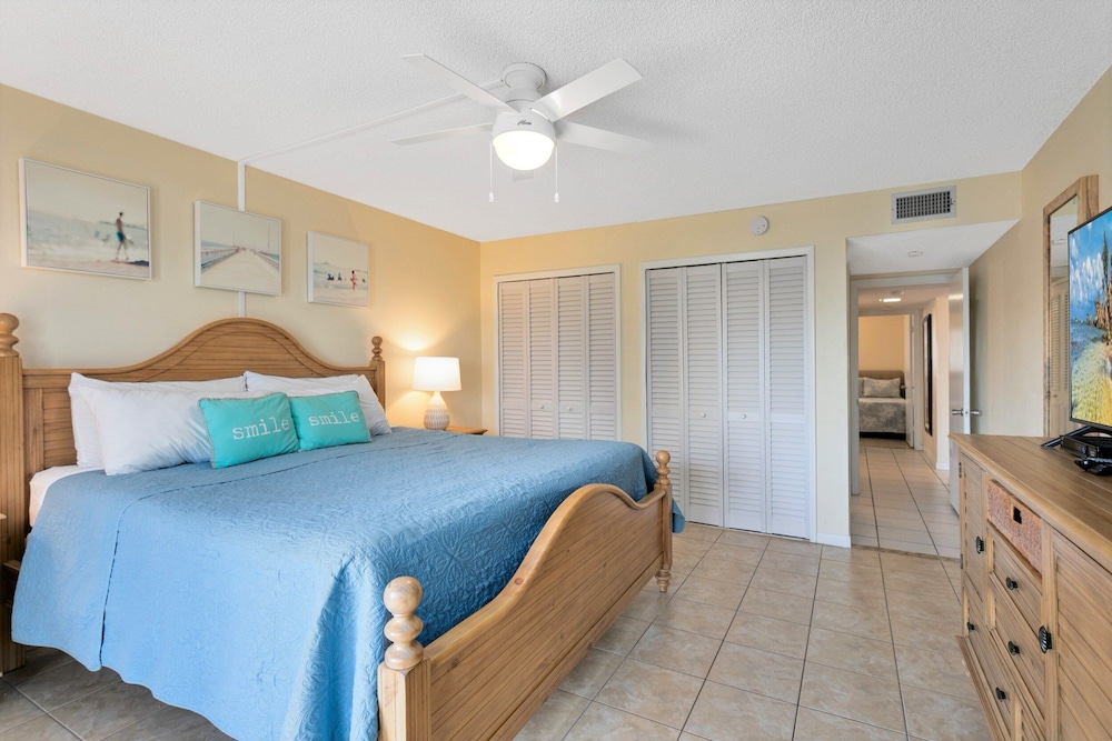 Cocoa Beach Towers by Happy Palm Stays - photo 5