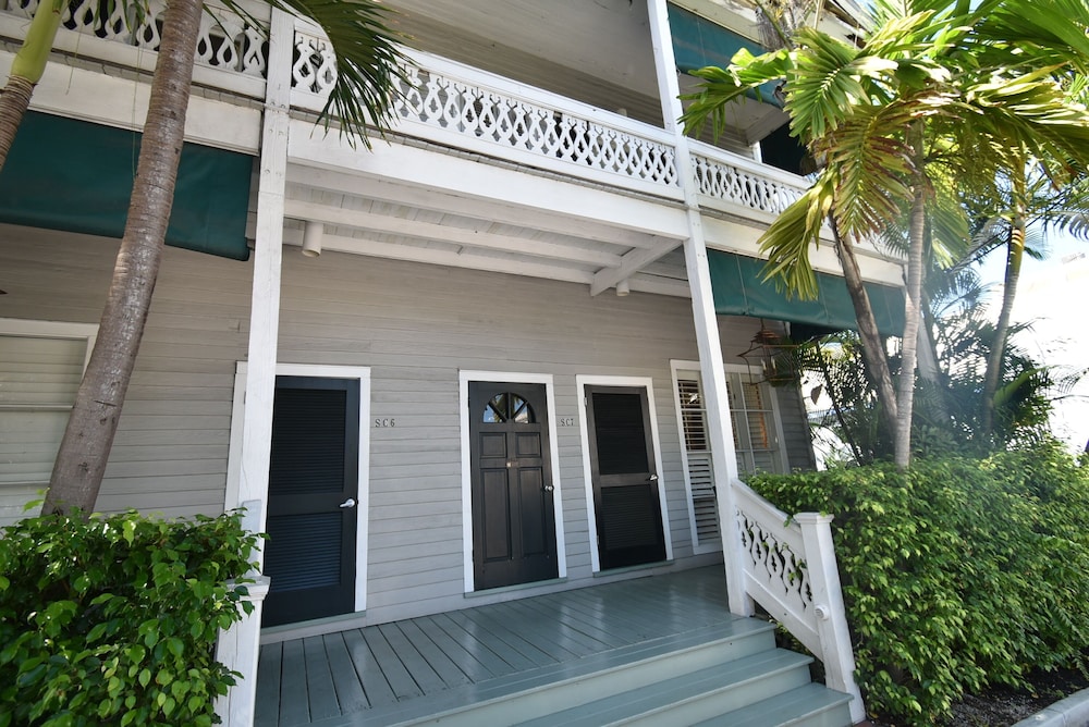 Simonton Court Historic Inn & Cottages - photo 100