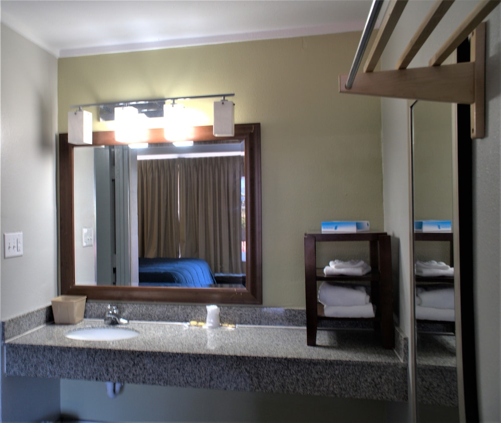 Eastern Shore Motel - photo 7