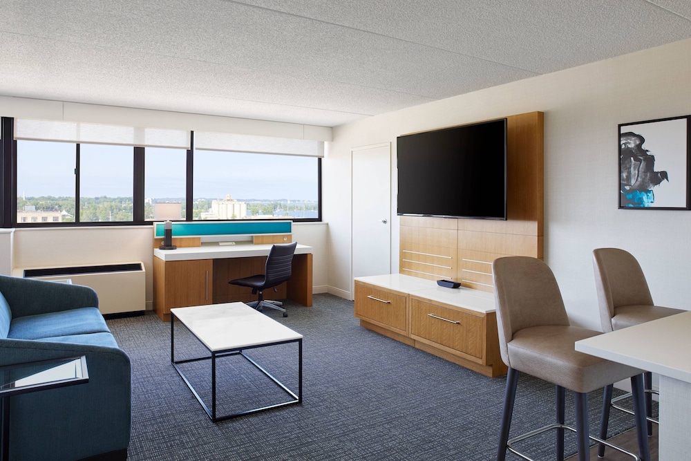 Delta Hotels by Marriott Muskegon Convention Center - photo 17